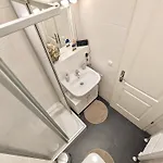 Ruhige 65 Qm Mit Balkon & Parkplatz - 10 Min Neustadt *