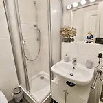 Ruhige 65 Qm Mit Balkon & Parkplatz - 10 Min Neustadt Apartment