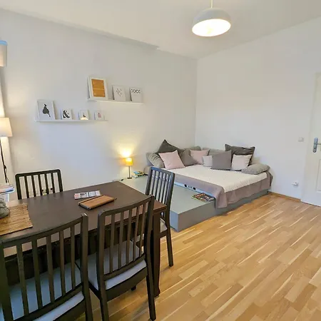 アパート Ruhige 65 Qm Mit Balkon & Parkplatz - 10 Min Neustadt