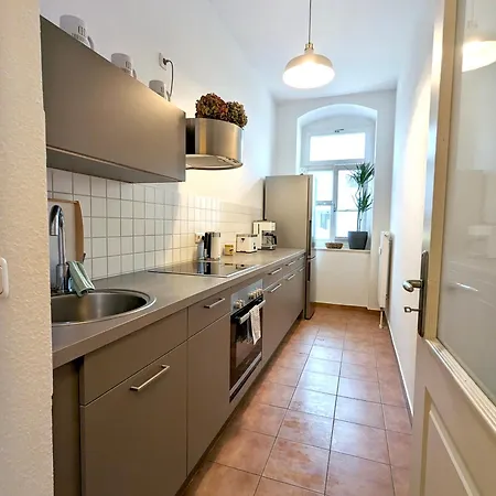 Helles Geraeumiges - 10 Min Zur Neustadt - Privatparkplatz * 德累斯顿