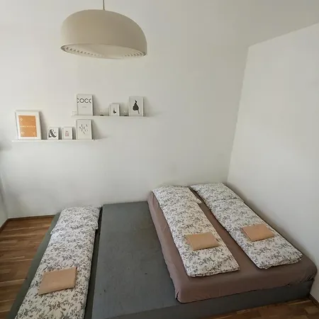 Apartman Ruhige 65 Qm Mit Balkon & Parkplatz - 10 Min Neustadt
