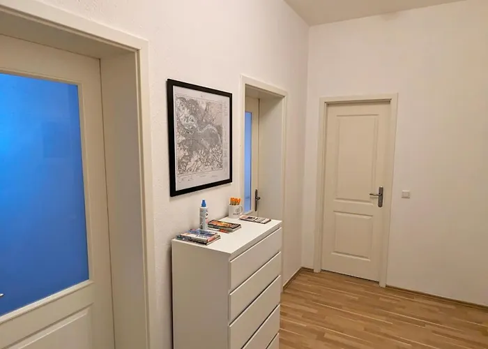 Διαμέρισμα Ruhige 65 Qm Mit Balkon & Parkplatz - 10 Min Neustadt *