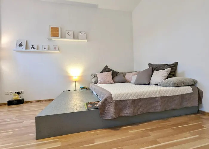 Ruhige 65 Qm Mit Balkon & Parkplatz - 10 Min Neustadt * Δρέσδη