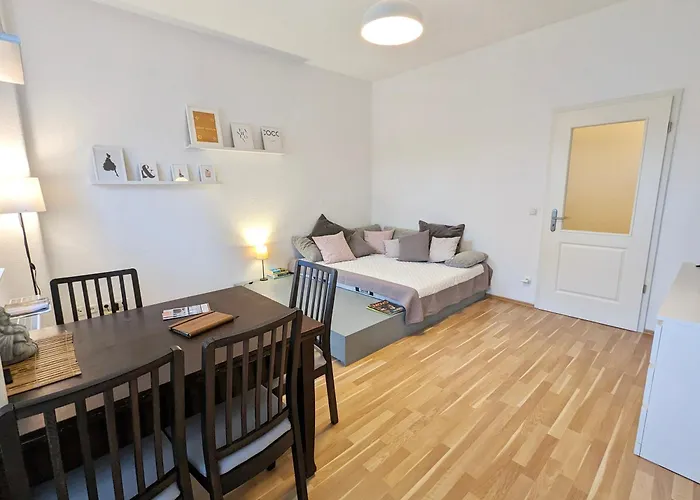 Ruhige 65 Qm Mit Balkon & Parkplatz - 10 Min Neustadt Διαμέρισμα *
